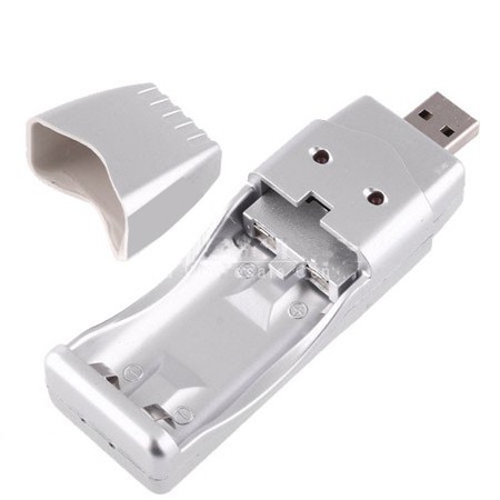 真新しいNi-MH AA / AAA 充電式バッテリーに適用して USBバッテリー充電器