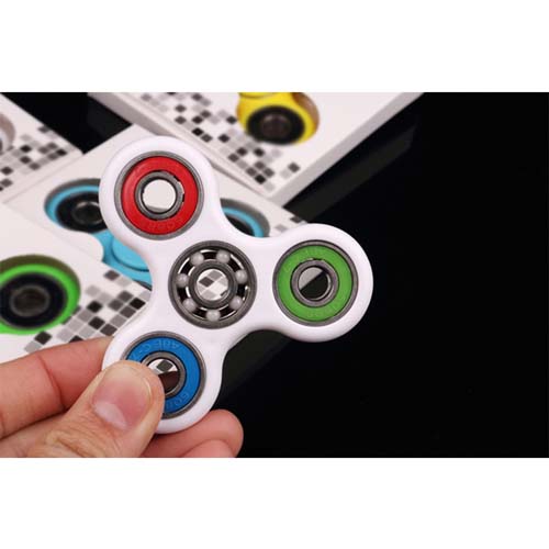 人気な指間ジャイロ　指先ジャイロ三角　減圧指間こま玩具　ハンドスピナー 指スピナー HAND SPINNER 大人 子供 大満足