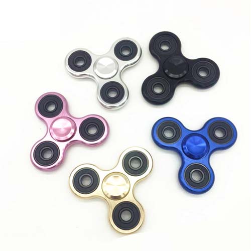 人気な指間ジャイロ　指先ジャイロ　減圧指間こま玩具　ハンドスピナー 指スピナー HAND SPINNER　人気な指遊び　三角 集中力を高める　大人　子供